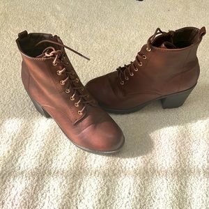 Heel boots